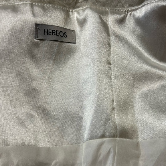 Hebeos wedding Dress with Train - Picture 9 of 16